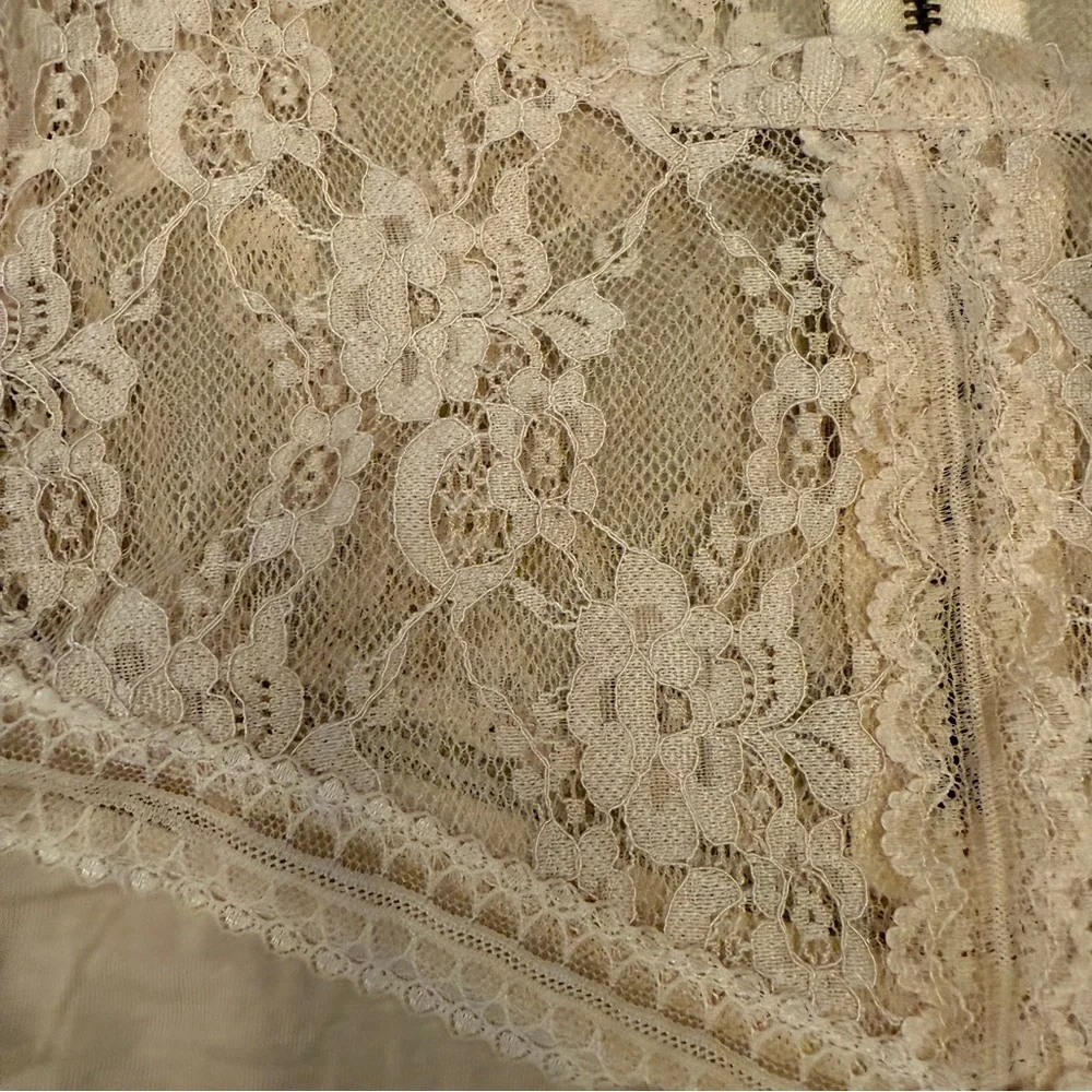 POL Cream Lace Peplum Camisole Tank Top - Picture 5 of 10